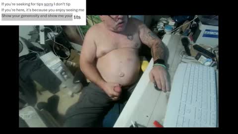 Snapshot of pini_z chatting on 01.21.25 pini_z online show from 01.21.25