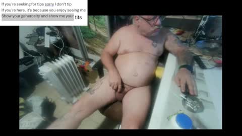 Snapshot of pini_z chatting on 02.01.25 pini_z online show from 02.01.25