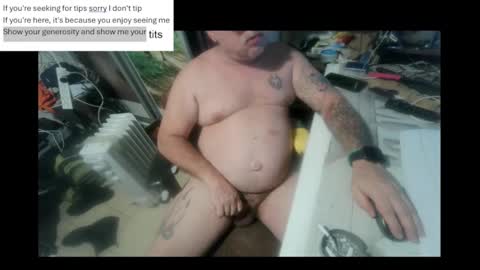 Snapshot of pini_z chatting on 02.05.25 pini_z online show from 02.05.25