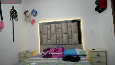 Snapshot of pink__tiffany chatting on 04.15.26 tiffany online show from 04.15.26