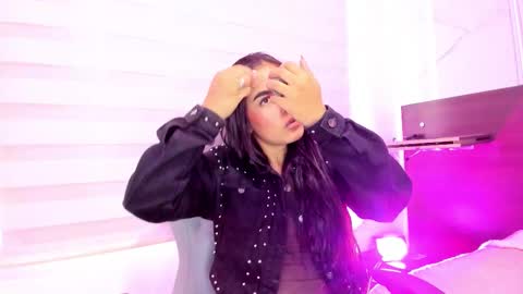 Snapshot of pink_as chatting on 10.01.25 pink_as online show from 10.01.25