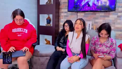 Snapshot of pink_as chatting on 02.14.26 pink_as online show from 02.14.26