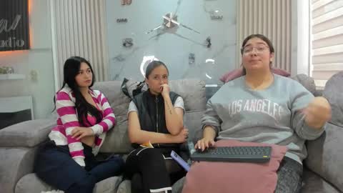 Snapshot of pink_as chatting on 02.19.26 pink_as online show from 02.19.26