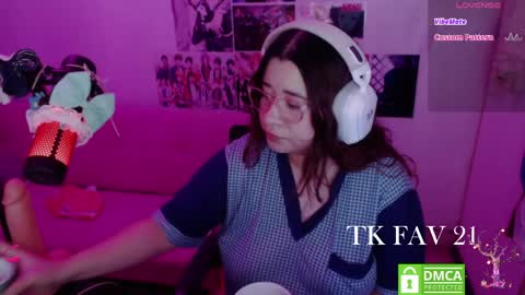 Snapshot of pink_girl0n chatting on 06.01.26 Kitty online show from 06.01.26