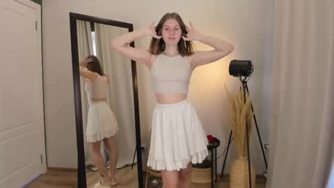 Snapshot of pink_muse chatting on 09.24.25 Muse online show from 09.24.25