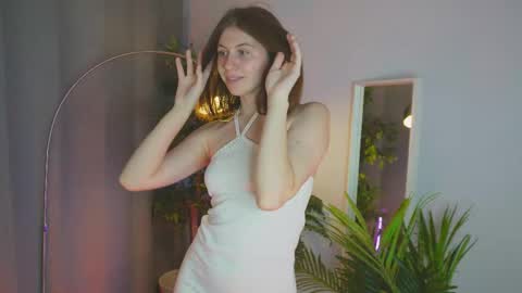 Snapshot of pink_muse chatting on 10.09.25 Muse online show from 10.09.25