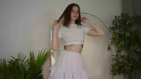 Snapshot of pink_muse chatting on 11.06.25 Muse online show from 11.06.25