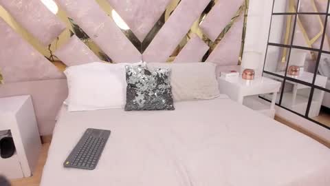 Snapshot of pink_soul chatting on 11.13.25 Pink Soul online show from 11.13.25