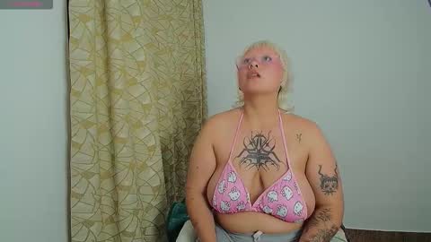 Snapshot of pinkbaddie777 chatting on 11.06.25 . online show from 11.06.25