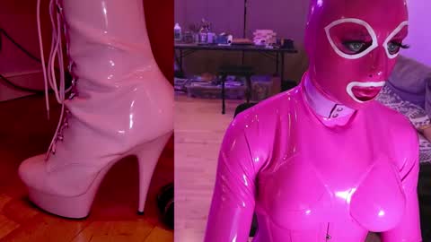 Snapshot of pinklatexgurl chatting on 12.19.25 pinklatexgurl online show from 12.19.25