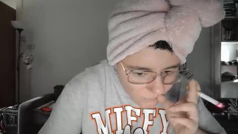 Snapshot of pinkwife97 chatting on 09.13.25 pinkwife97 online show from 09.13.25