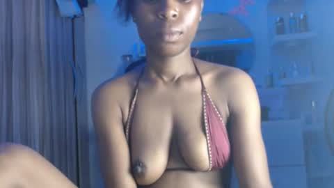 Snapshot of pinkxjuicy chatting on 09.19.25 pinkxjuicy online show from 09.19.25