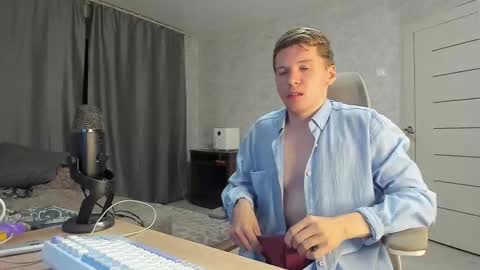 Pierre online show from 09.21.25