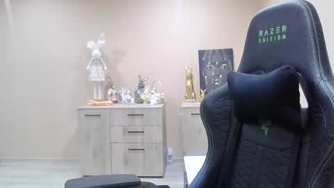 Snapshot of pirshi chatting on 04.28.26 Gifted One online show from 04.28.26
