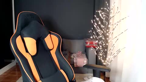 piscesgirl06 online show from 12.10.24