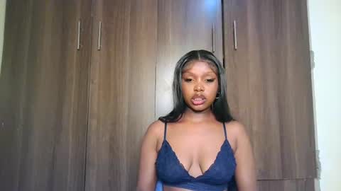 Snapshot of pixie_roman chatting on 06.25.26 Majesty online show from 06.25.26