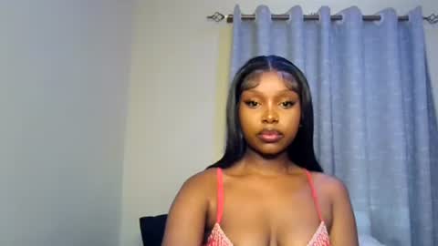 Snapshot of pixie_roman chatting on 07.15.26 Majesty online show from 07.15.26