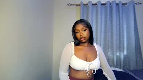 Snapshot of pixie_roman chatting on 07.23.26 Majesty online show from 07.23.26