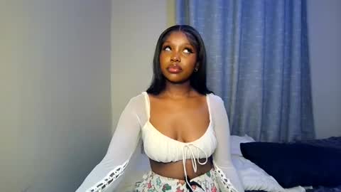 Snapshot of pixie_roman chatting on 07.24.26 Majesty online show from 07.24.26