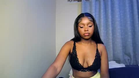 Snapshot of pixie_roman chatting on 07.28.26 Majesty online show from 07.28.26