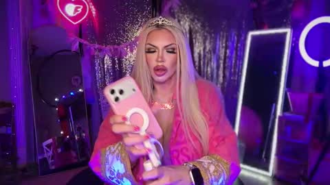 Snapshot of plasticfuckdoll chatting on 02.22.26 Dumb bimbo fuck doll online show from 02.22.26