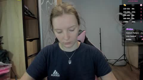 Snapshot of playful_mary chatting on 10.13.25 Masha online show from 10.13.25