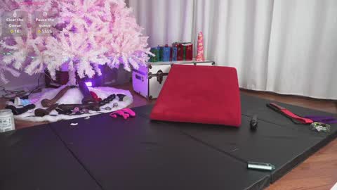 Snapshot of playtimewithv chatting on 12.26.24 Horny Housewife V Husband online show from 12.26.24