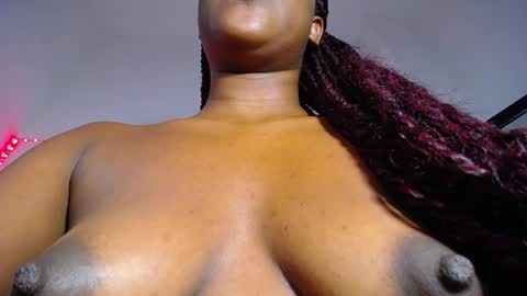 Snapshot of pleassing_ebonny chatting on 01.08.25 CHARLOTTE online show from 01.08.25