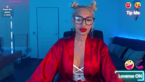 Snapshot of pleasureofgoods chatting on 09.10.25 Victoria online show from 09.10.25