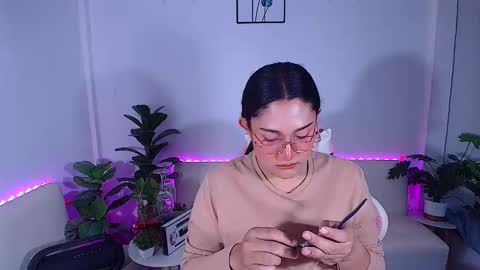 Ploysai online show from 10.21.25