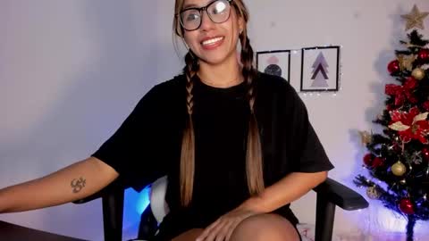 Snapshot of pocahontas_sensual chatting on 12.23.25 Jasmine online show from 12.23.25