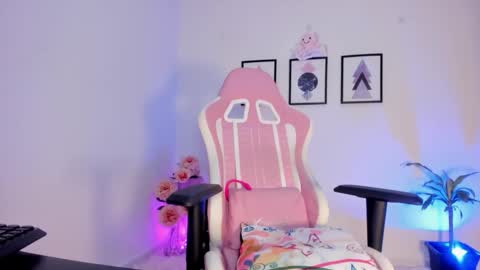 Snapshot of pocahontas_sensual chatting on 02.14.26 Jasmine online show from 02.14.26