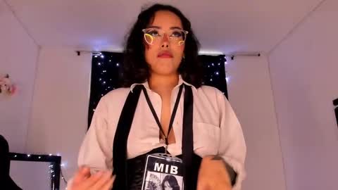 Snapshot of poison_willow chatting on 01.05.25 Willow Hours 12pm to 630pm Colombian time FRIDAY AND SUNDAY FREE DAYS online show from 01.05.25