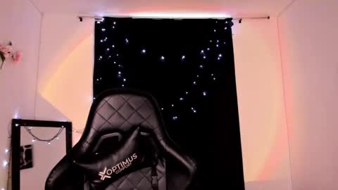 Snapshot of poison_willow chatting on 01.20.25 Willow Hours 12pm to 630pm Colombian time FRIDAY AND SUNDAY FREE DAYS online show from 01.20.25