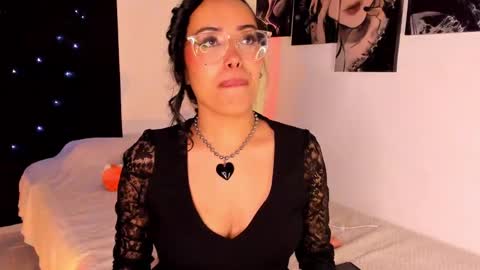 Snapshot of poison_willow chatting on 02.04.25 Willow Hours 12pm to 630pm Colombian time FRIDAY AND SUNDAY FREE DAYS online show from 02.04.25