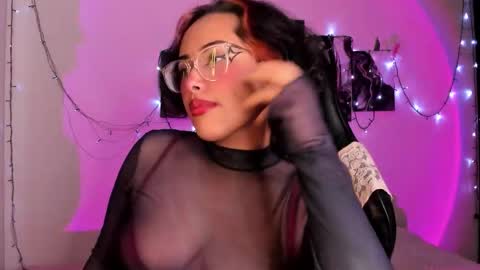 Snapshot of poison_willow chatting on 11.05.25 Willow Hours 12pm to 630pm Colombian time FRIDAY AND SUNDAY FREE DAYS online show from 11.05.25