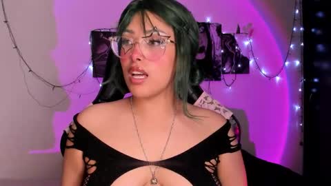 Snapshot of poison_willow chatting on 11.27.25 Willow Hours 12pm to 630pm Colombian time FRIDAY AND SUNDAY FREE DAYS online show from 11.27.25