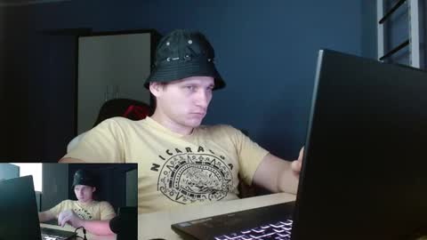 Snapshot of poliglotjoe2 chatting on 02.11.26 Poliglotjoe2 online show from 02.11.26