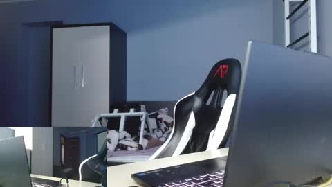 Snapshot of poliglotjoe2 chatting on 02.14.26 Poliglotjoe2 online show from 02.14.26