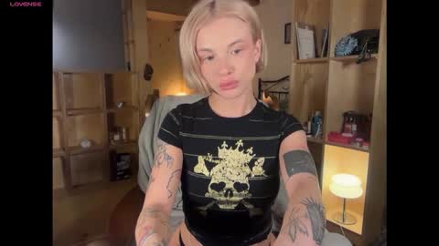 Snapshot of polino4ka69 chatting on 11.18.25 polino4ka69 online show from 11.18.25