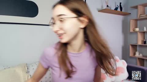 Snapshot of polly_bee chatting on 10.01.25 Polly online show from 10.01.25