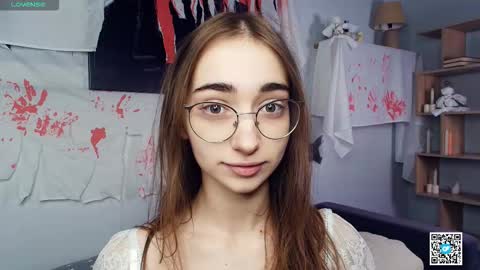 Snapshot of polly_bee chatting on 10.31.25 Polly online show from 10.31.25