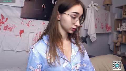 Snapshot of polly_bee chatting on 11.02.25 Polly online show from 11.02.25