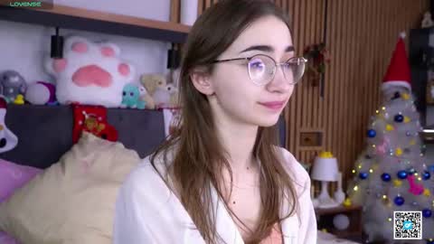 Snapshot of polly_bee chatting on 11.24.25 Polly online show from 11.24.25