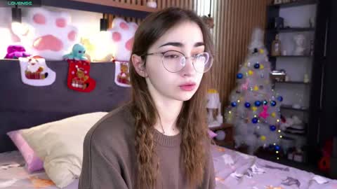 Snapshot of polly_bee chatting on 11.30.25 Polly online show from 11.30.25