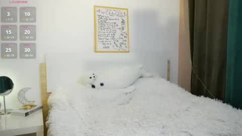 Snapshot of polly_dollie_ chatting on 03.04.25 Renet online show from 03.04.25