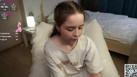 Snapshot of polly_dollie_ chatting on 03.09.25 Renet online show from 03.09.25