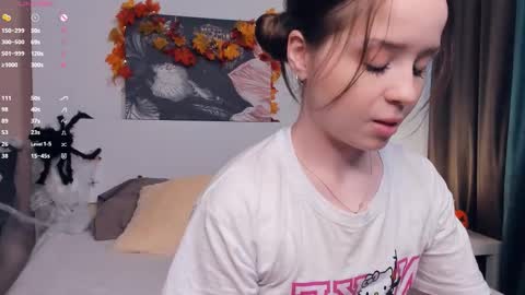 Snapshot of polly_dollie_ chatting on 10.19.25 Renet online show from 10.19.25