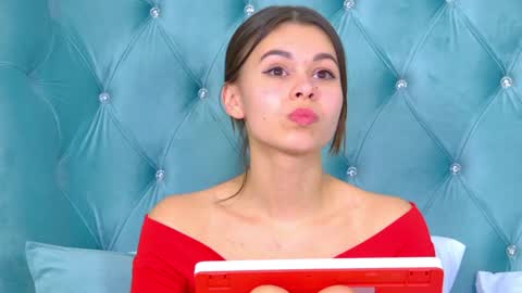 Polly online show from 01.29.25