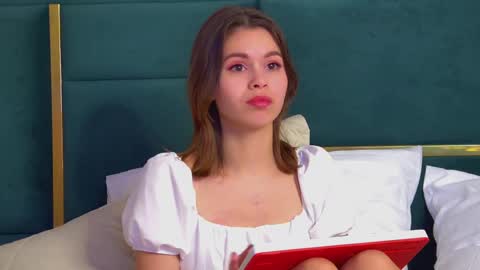 Polly online show from 02.25.25